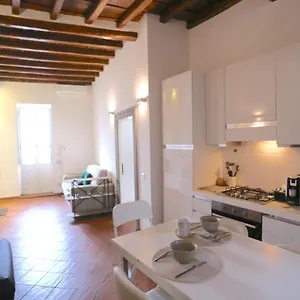 Benedetta 22 - Trastevere Apartment